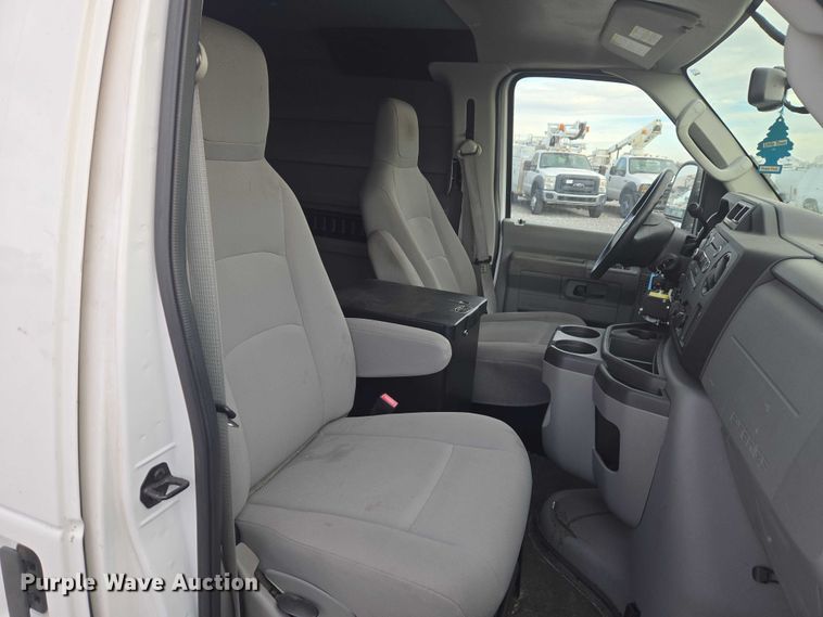 image for item ET1130 2013 Ford E350 van