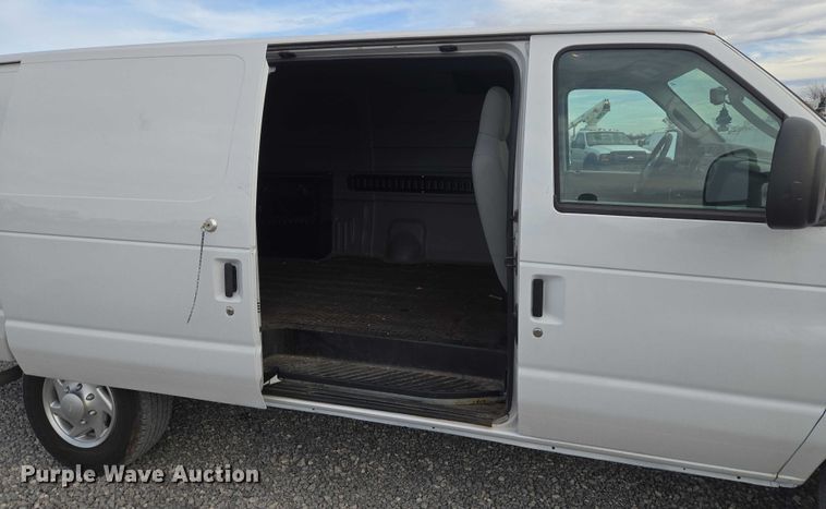 image for item ET1130 2013 Ford E350 van