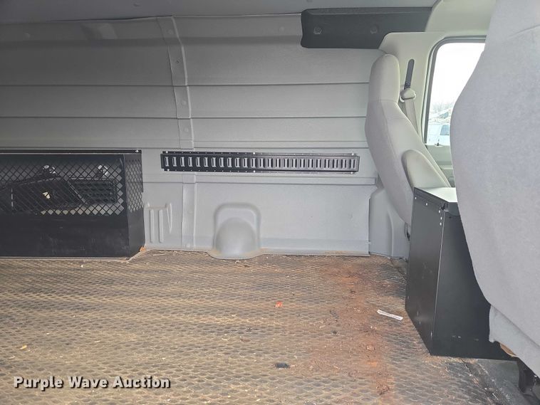 image for item ET1130 2013 Ford E350 van