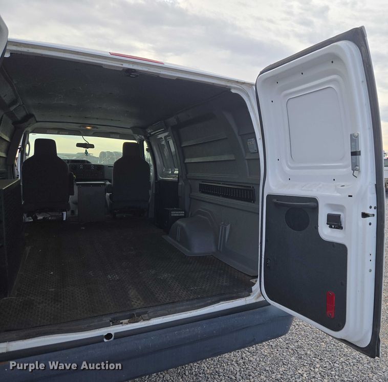 image for item ET1130 2013 Ford E350 van