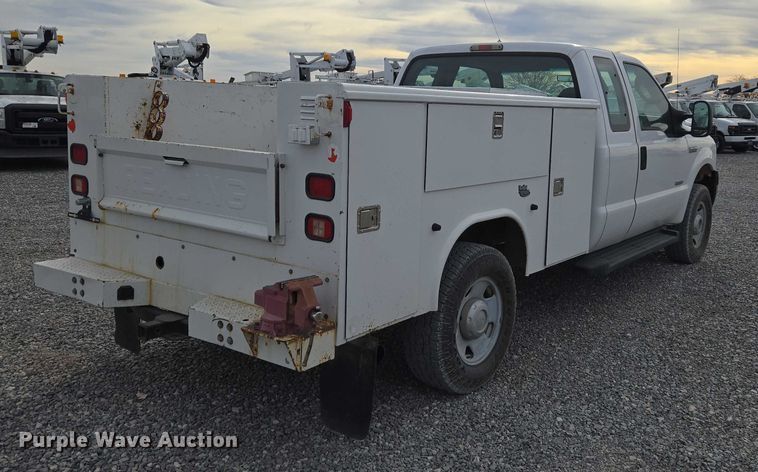 image for item ET1131 2007 Ford F250 Super Duty XL Ext. Cab utility bed pickup truck