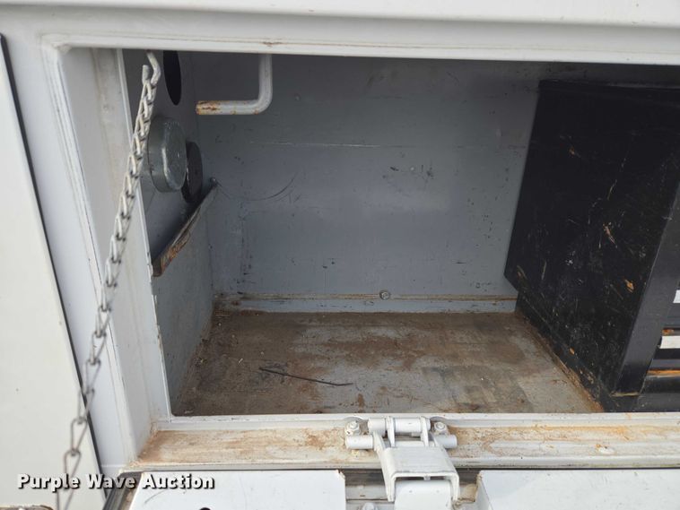 image for item ET1131 2007 Ford F250 Super Duty XL Ext. Cab utility bed pickup truck