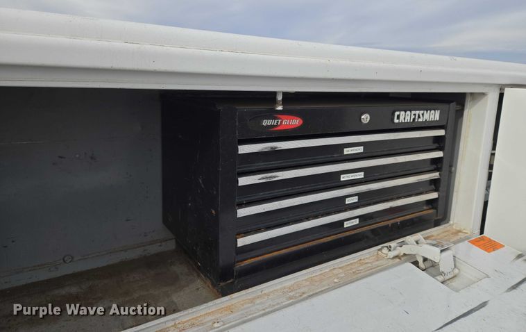 image for item ET1131 2007 Ford F250 Super Duty XL Ext. Cab utility bed pickup truck