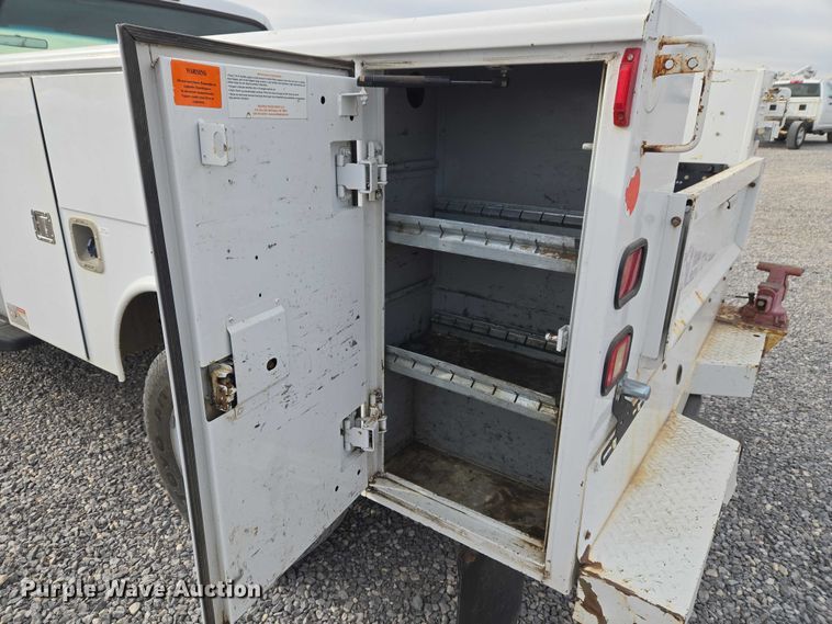 image for item ET1131 2007 Ford F250 Super Duty XL Ext. Cab utility bed pickup truck