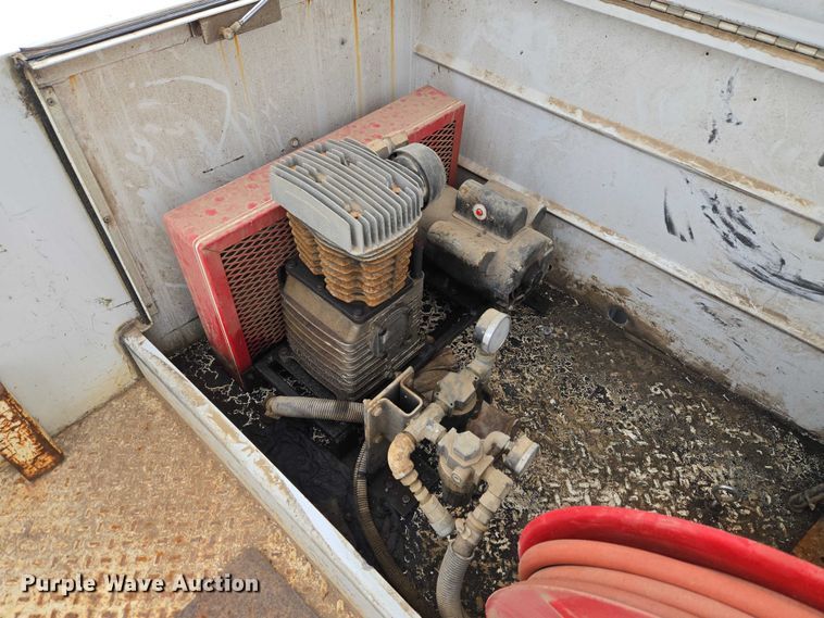 image for item ET1131 2007 Ford F250 Super Duty XL Ext. Cab utility bed pickup truck