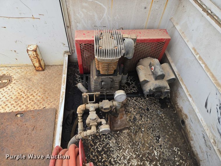 image for item ET1131 2007 Ford F250 Super Duty XL Ext. Cab utility bed pickup truck