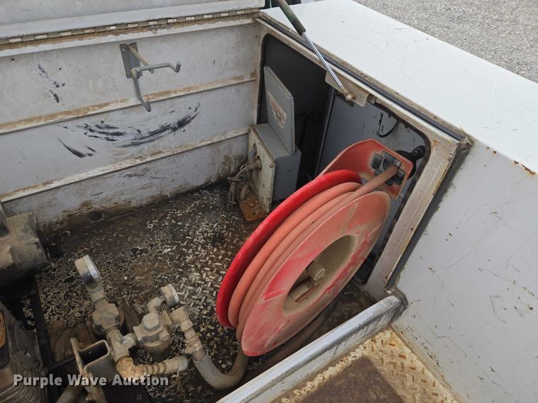 image for item ET1131 2007 Ford F250 Super Duty XL Ext. Cab utility bed pickup truck