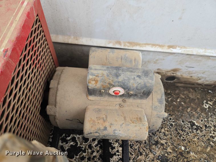 image for item ET1131 2007 Ford F250 Super Duty XL Ext. Cab utility bed pickup truck