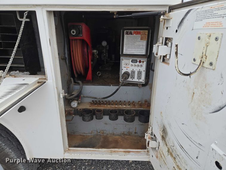 image for item ET1131 2007 Ford F250 Super Duty XL Ext. Cab utility bed pickup truck