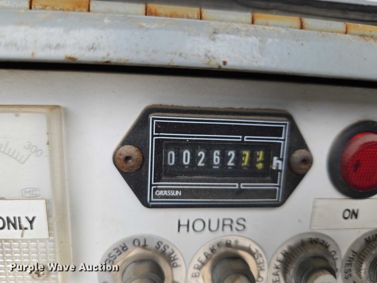 image for item ET1131 2007 Ford F250 Super Duty XL Ext. Cab utility bed pickup truck