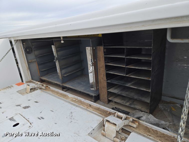 image for item ET1131 2007 Ford F250 Super Duty XL Ext. Cab utility bed pickup truck