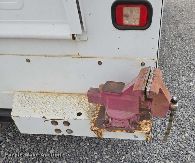 image for item ET1131 2007 Ford F250 Super Duty XL Ext. Cab utility bed pickup truck