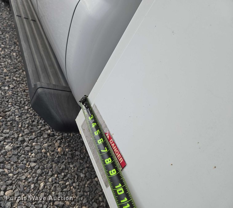 image for item ET1131 2007 Ford F250 Super Duty XL Ext. Cab utility bed pickup truck