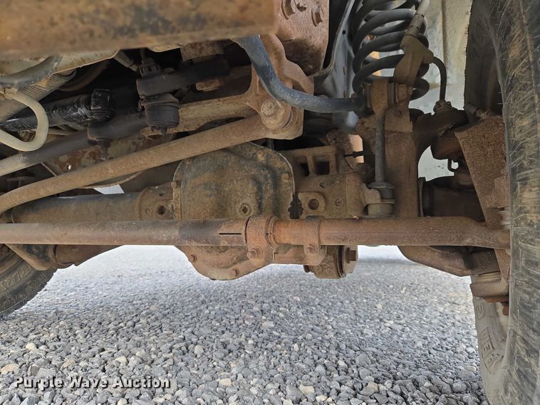 image for item ET1131 2007 Ford F250 Super Duty XL Ext. Cab utility bed pickup truck