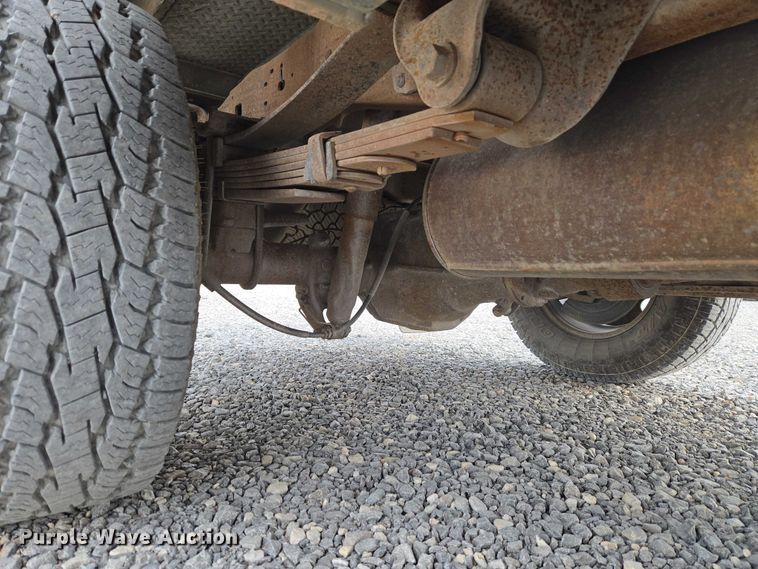 image for item ET1131 2007 Ford F250 Super Duty XL Ext. Cab utility bed pickup truck