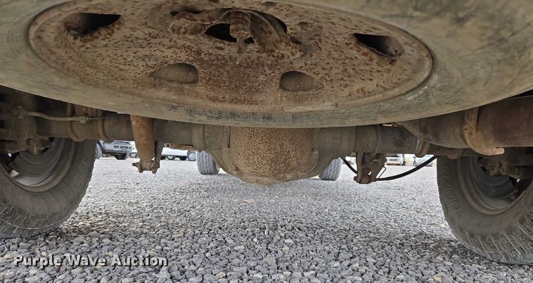 image for item ET1131 2007 Ford F250 Super Duty XL Ext. Cab utility bed pickup truck