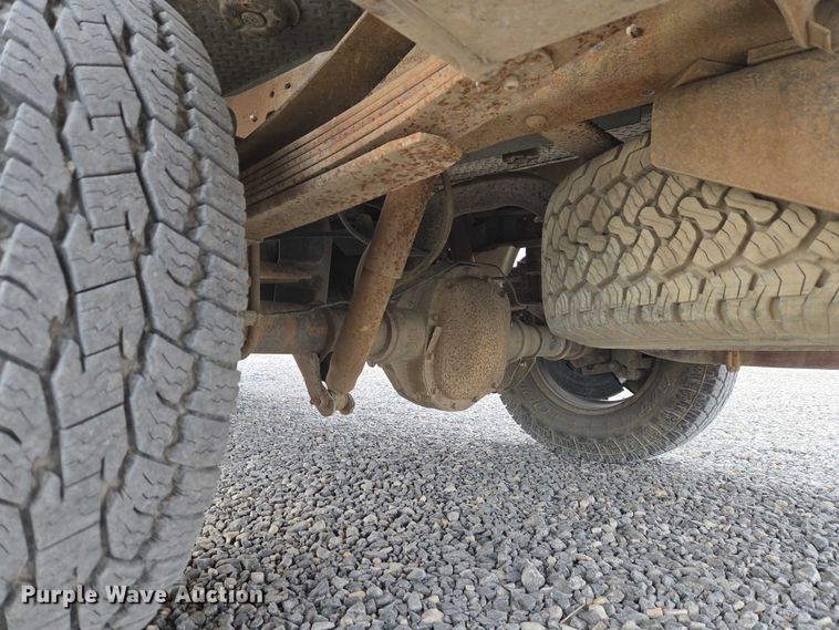 image for item ET1131 2007 Ford F250 Super Duty XL Ext. Cab utility bed pickup truck