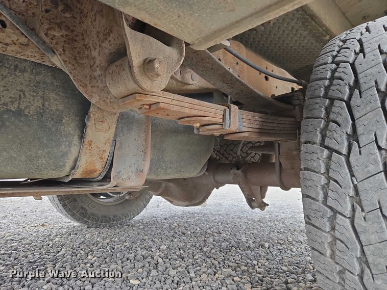 image for item ET1131 2007 Ford F250 Super Duty XL Ext. Cab utility bed pickup truck