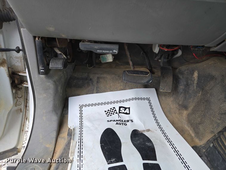 image for item ET1131 2007 Ford F250 Super Duty XL Ext. Cab utility bed pickup truck