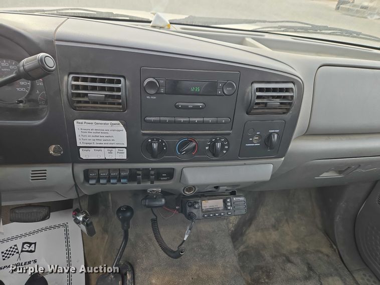 image for item ET1131 2007 Ford F250 Super Duty XL Ext. Cab utility bed pickup truck