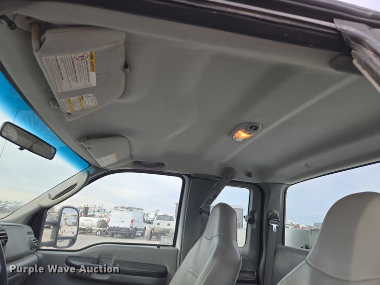 image for item ET1131 2007 Ford F250 Super Duty XL Ext. Cab utility bed pickup truck