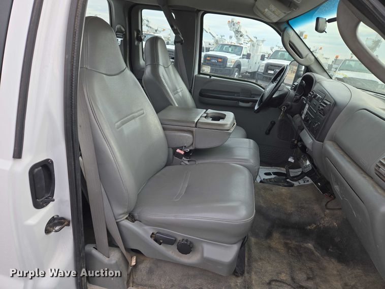 image for item ET1131 2007 Ford F250 Super Duty XL Ext. Cab utility bed pickup truck