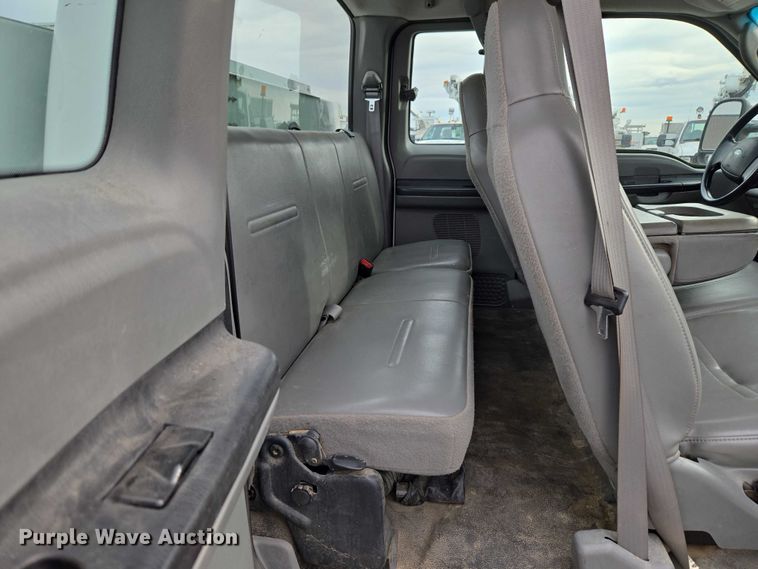 image for item ET1131 2007 Ford F250 Super Duty XL Ext. Cab utility bed pickup truck