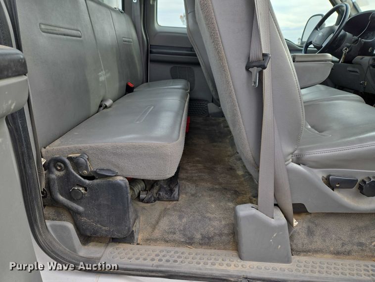 image for item ET1131 2007 Ford F250 Super Duty XL Ext. Cab utility bed pickup truck