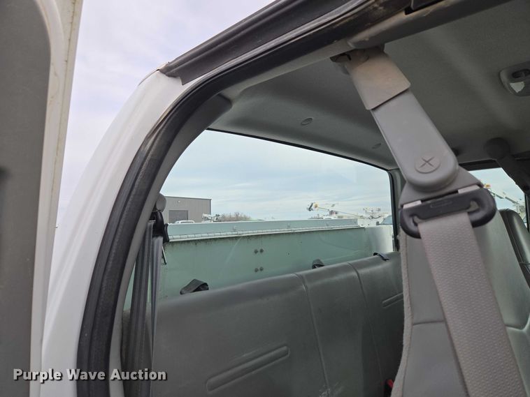 image for item ET1131 2007 Ford F250 Super Duty XL Ext. Cab utility bed pickup truck