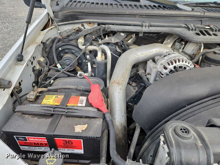 image for item ET1131 2007 Ford F250 Super Duty XL Ext. Cab utility bed pickup truck