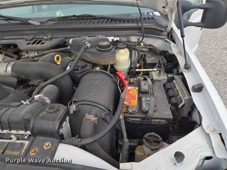 image for item ET1131 2007 Ford F250 Super Duty XL Ext. Cab utility bed pickup truck