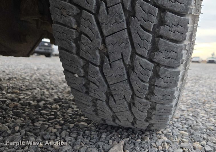 image for item ET1131 2007 Ford F250 Super Duty XL Ext. Cab utility bed pickup truck