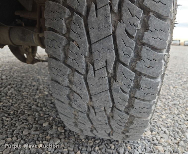 image for item ET1131 2007 Ford F250 Super Duty XL Ext. Cab utility bed pickup truck