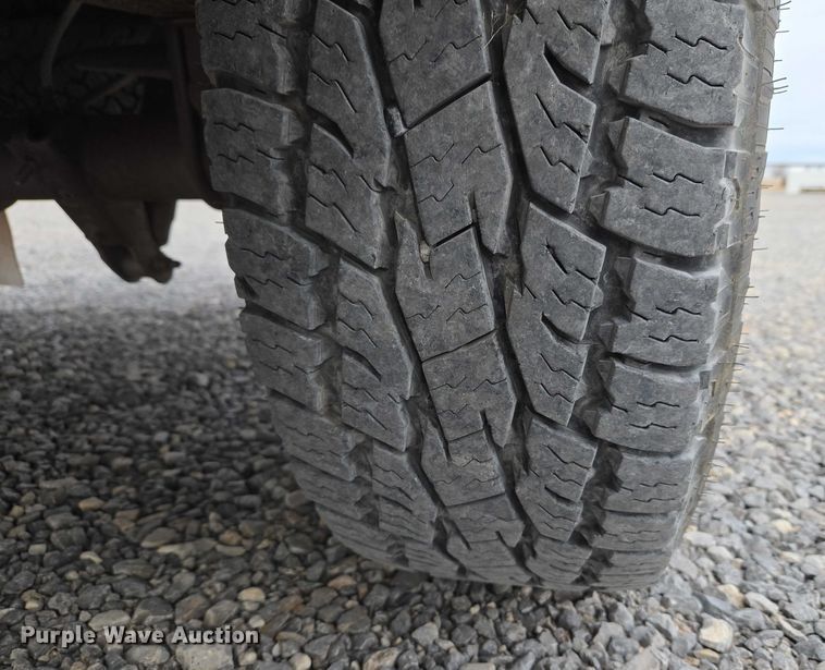 image for item ET1131 2007 Ford F250 Super Duty XL Ext. Cab utility bed pickup truck