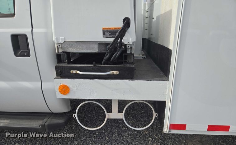 image for item ET1132 2012 Ford F550 Super Duty XL bucket truck