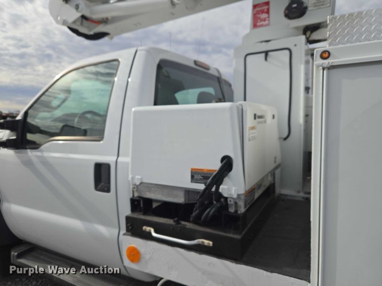 image for item ET1132 2012 Ford F550 Super Duty XL bucket truck