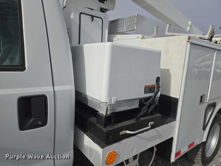 image for item ET1132 2012 Ford F550 Super Duty XL bucket truck