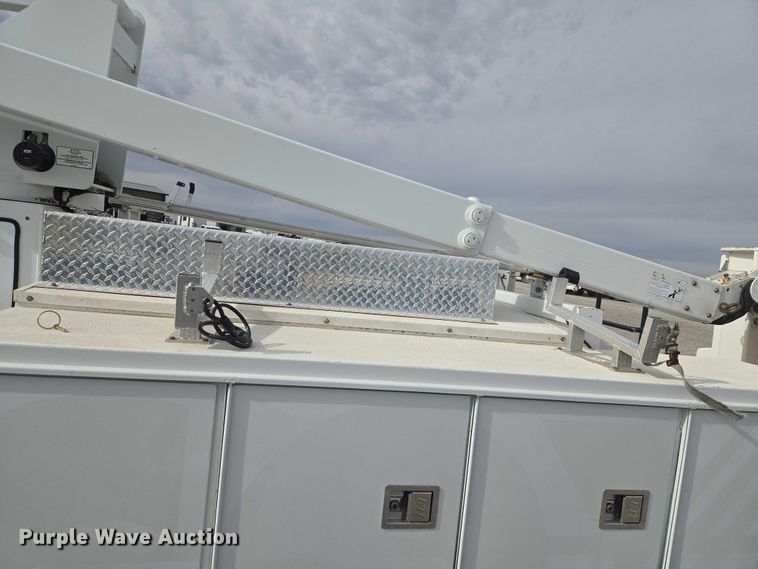 image for item ET1132 2012 Ford F550 Super Duty XL bucket truck