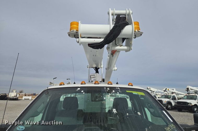 image for item ET1132 2012 Ford F550 Super Duty XL bucket truck
