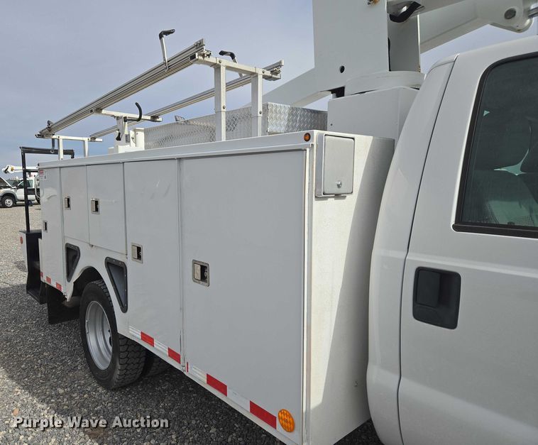 image for item ET1132 2012 Ford F550 Super Duty XL bucket truck