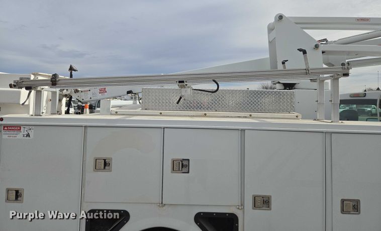 image for item ET1132 2012 Ford F550 Super Duty XL bucket truck