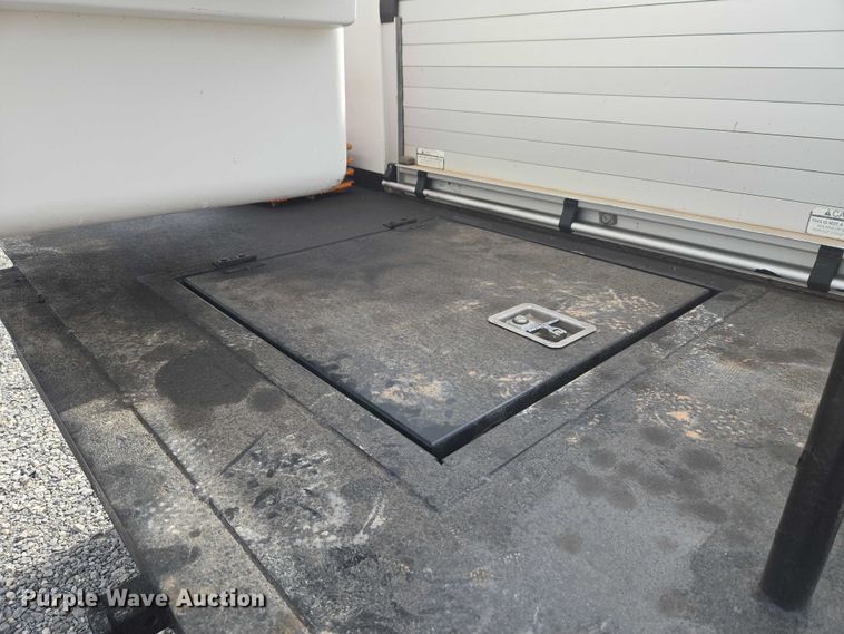 image for item ET1132 2012 Ford F550 Super Duty XL bucket truck