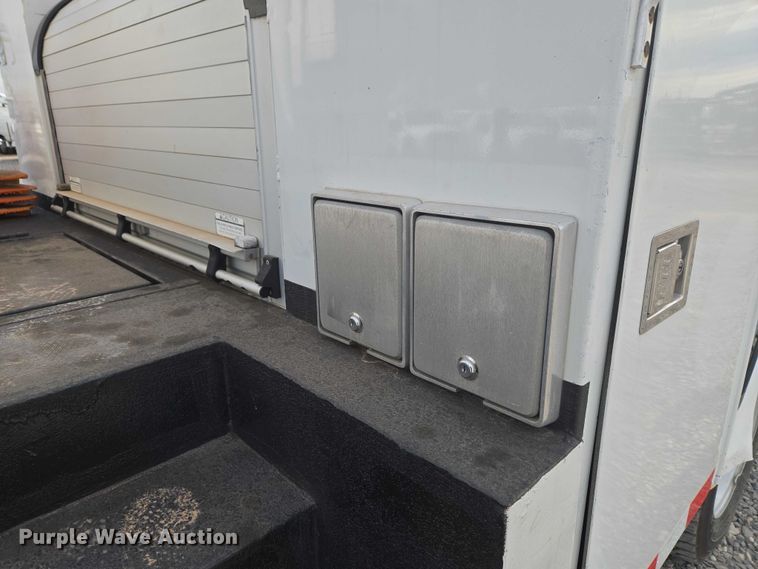 image for item ET1132 2012 Ford F550 Super Duty XL bucket truck