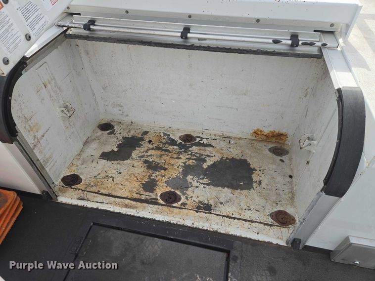 image for item ET1132 2012 Ford F550 Super Duty XL bucket truck