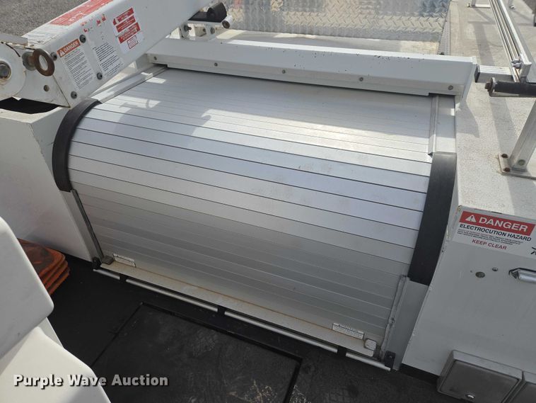 image for item ET1132 2012 Ford F550 Super Duty XL bucket truck