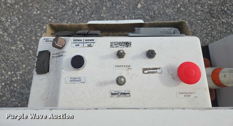 image for item ET1132 2012 Ford F550 Super Duty XL bucket truck