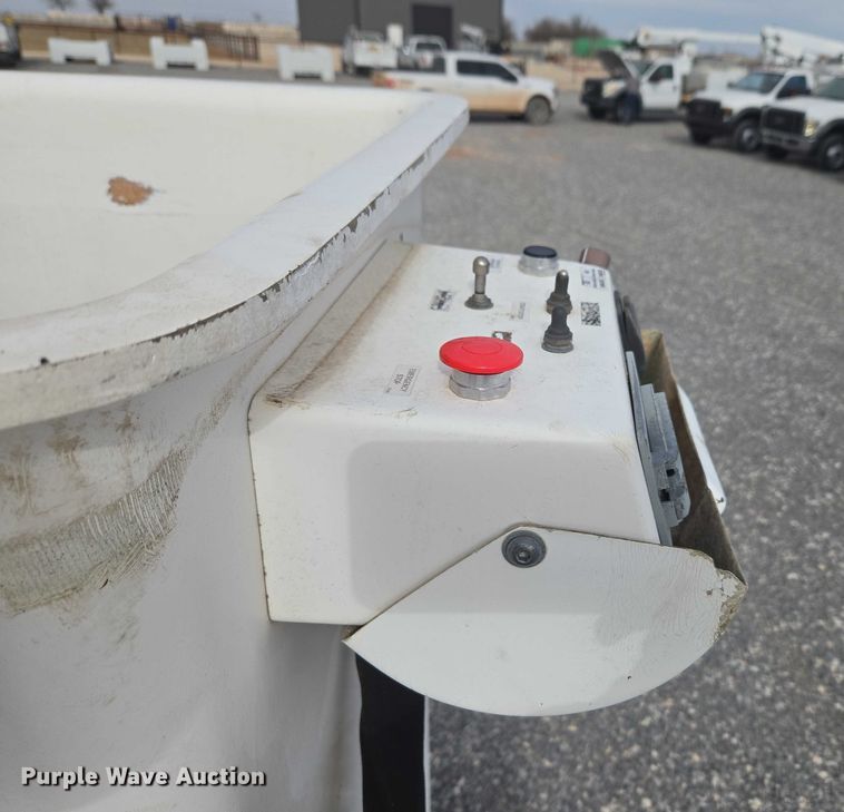 image for item ET1132 2012 Ford F550 Super Duty XL bucket truck