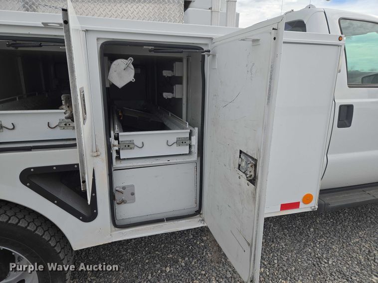 image for item ET1132 2012 Ford F550 Super Duty XL bucket truck