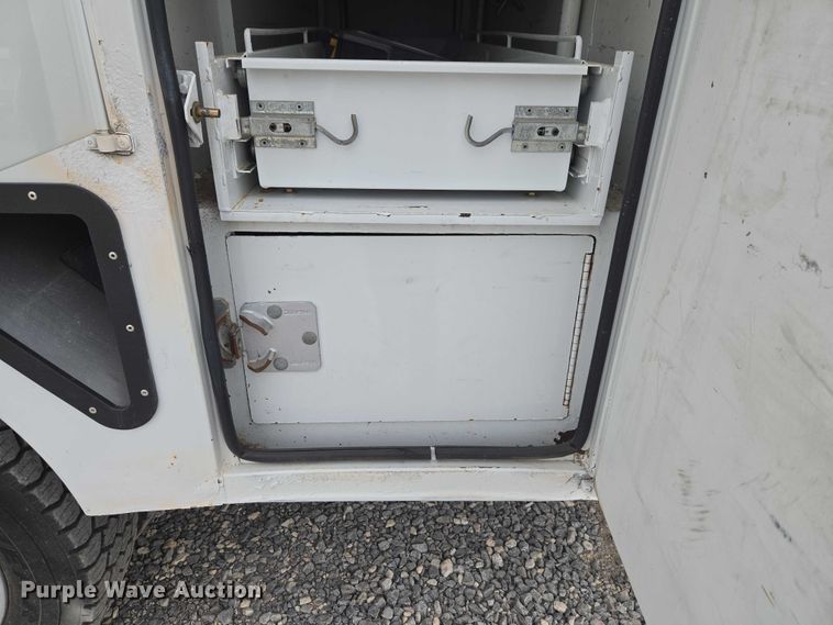 image for item ET1132 2012 Ford F550 Super Duty XL bucket truck