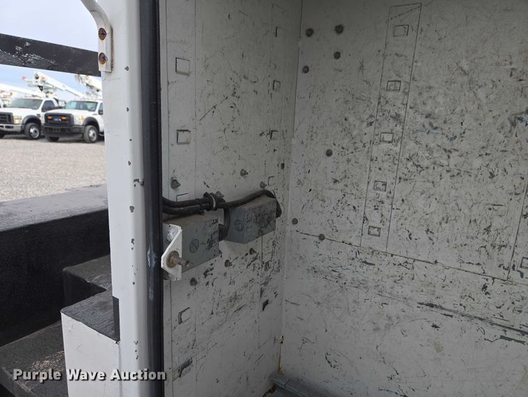 image for item ET1132 2012 Ford F550 Super Duty XL bucket truck